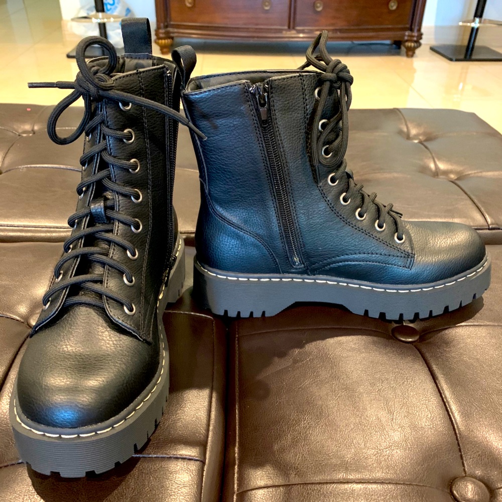 Combat boots